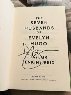 SIGNED TAYLOR JENKINS REID The Seven Husbands of Evelyn Hugo Deluxe Edition